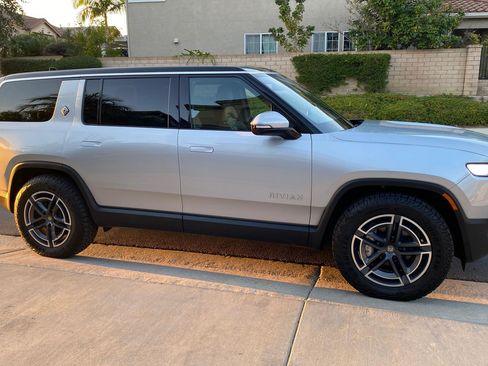 Used 2026 Rivian R1S Adventure image 5