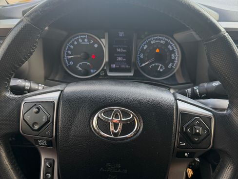 Used 2017 Toyota Tacoma SR5 image 9