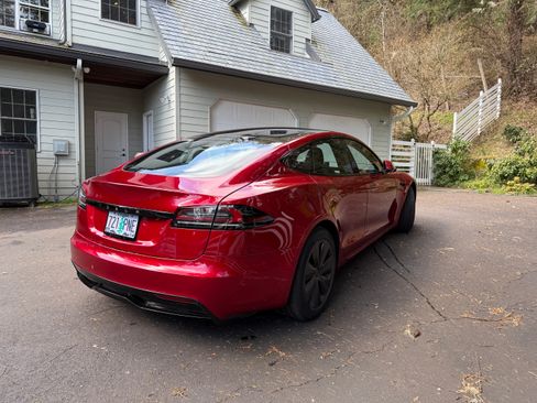 Used 2023 Tesla Model S Standard Range image 2