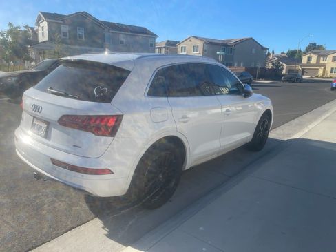 Used 2019 Audi Q5 2.0T Premium Plus w/ Premium Plus Package AWD/4WD image 6