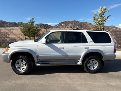Used 1999 Toyota 4Runner Limited w/ Upgrade Value Pkg 5 AWD/4WD image 2