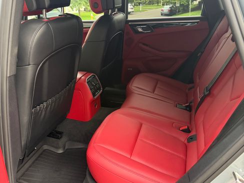 Used 2020 Porsche Macan AWD/4WD image 5