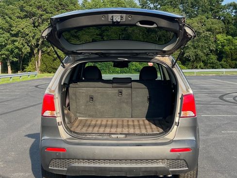 Used 2012 Kia Sorento LX w/ Convenience Pkg FWD image 8