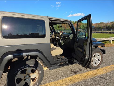 Used 2010 Jeep Wrangler Sahara w/ Dual Top Group image 10