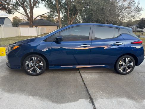 Used 2022 Nissan Leaf SV Plus image 2
