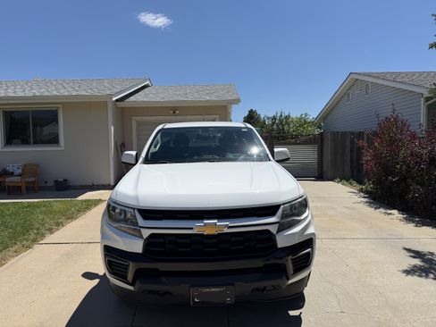 Used 2021 Chevrolet Colorado LT AWD/4WD image 4