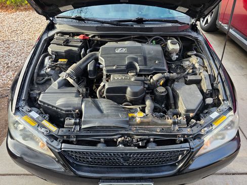 Used 2002 Lexus IS 300 RWD image 2