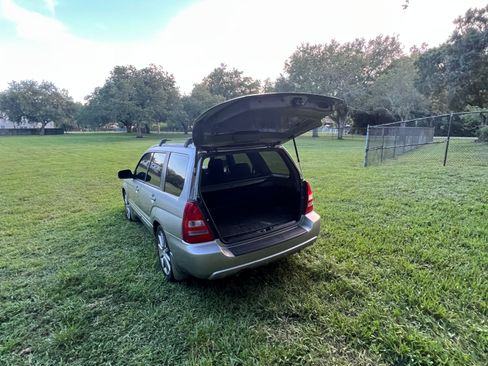 Used 2005 Subaru Forester 2.5XT AWD/4WD image 2