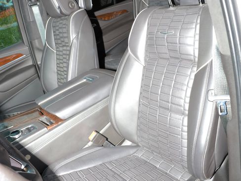 Used 2021 Cadillac Escalade ESV Sport Platinum image 25