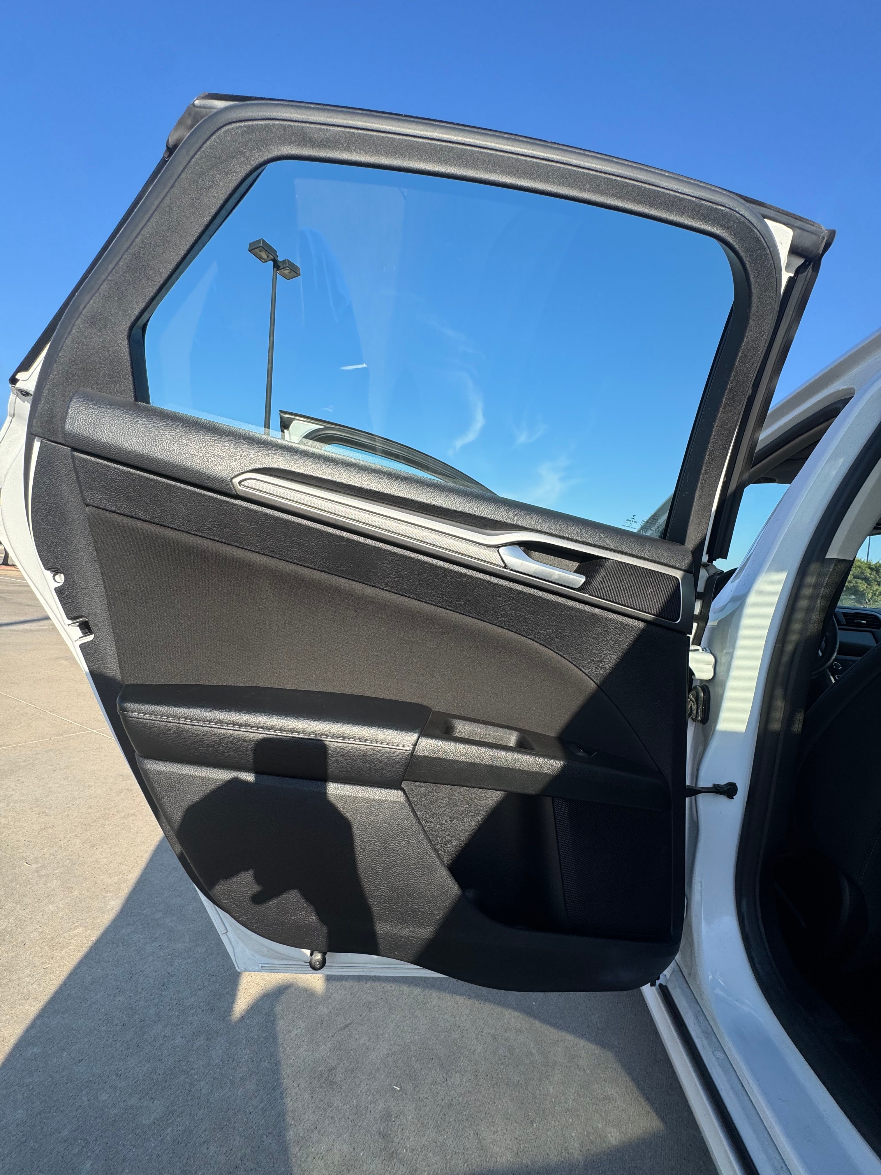 Used 2019 Ford Fusion SE FWD image 20