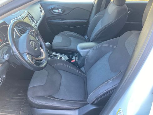 Used 2016 Jeep Cherokee Latitude w/ Comfort/Convenience Group image 10