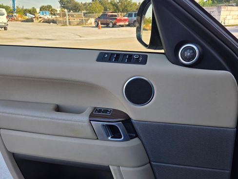 Used 2014 Land Rover Range Rover Sport HSE image 9