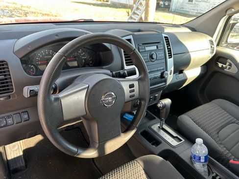 Used 2010 Nissan Frontier SE w/ SE Value Truck Pkg image 17