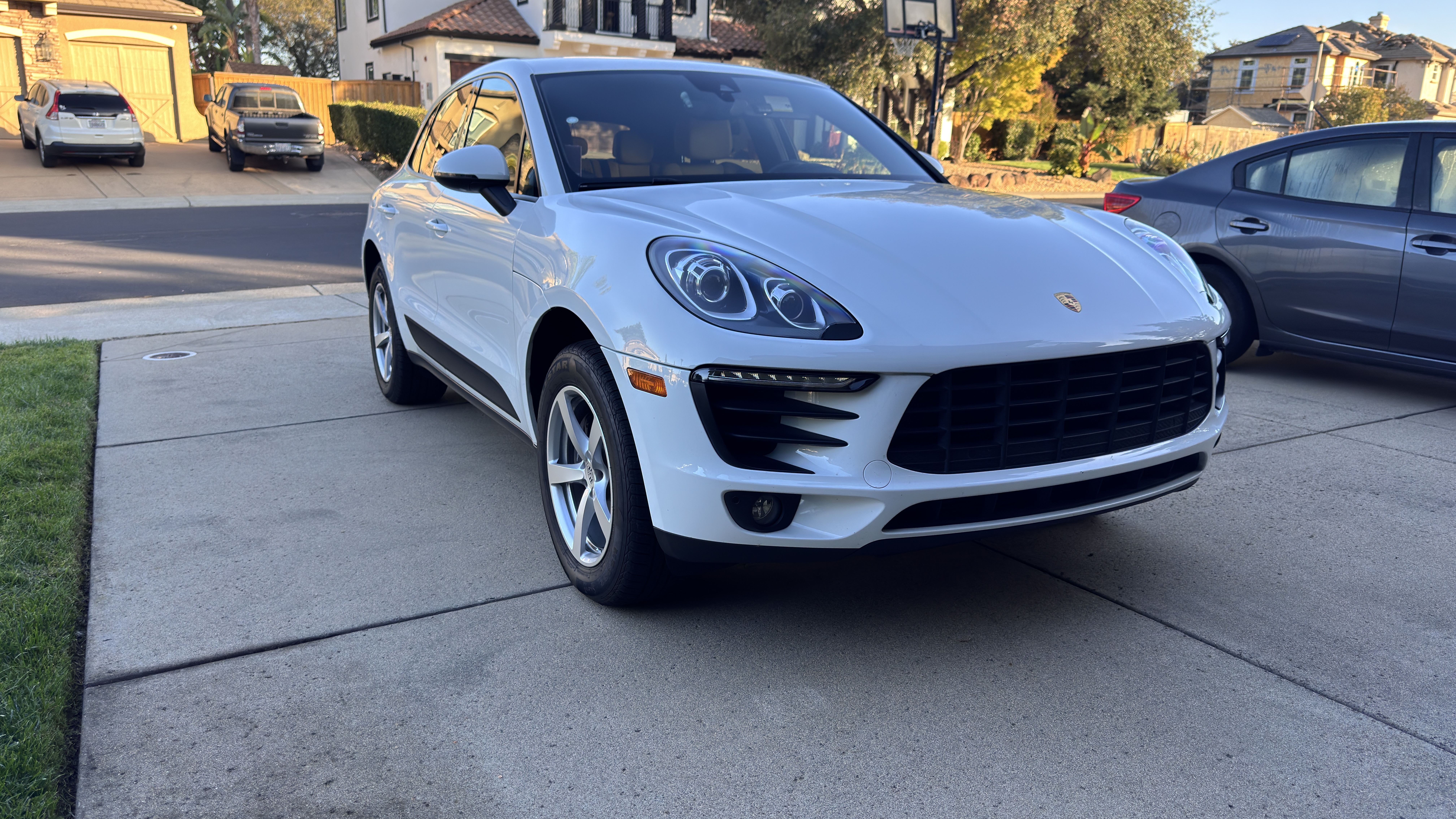 Used 2018 Porsche Macan Sport Edition AWD/4WD image 4