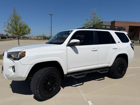 Used 2015 Toyota 4Runner SR5 Premium image 1