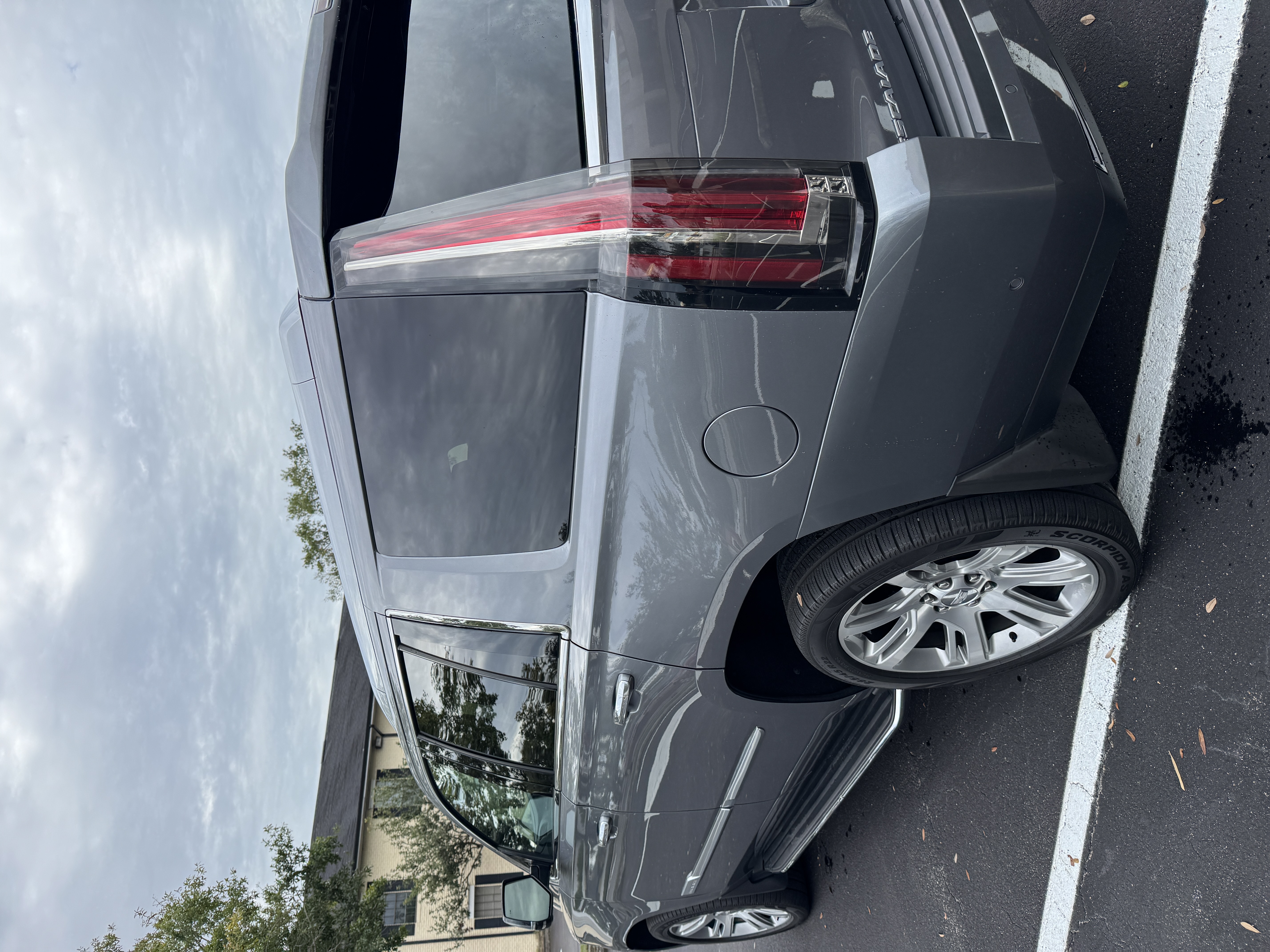 Used 2020 Cadillac Escalade Luxury AWD/4WD image 5
