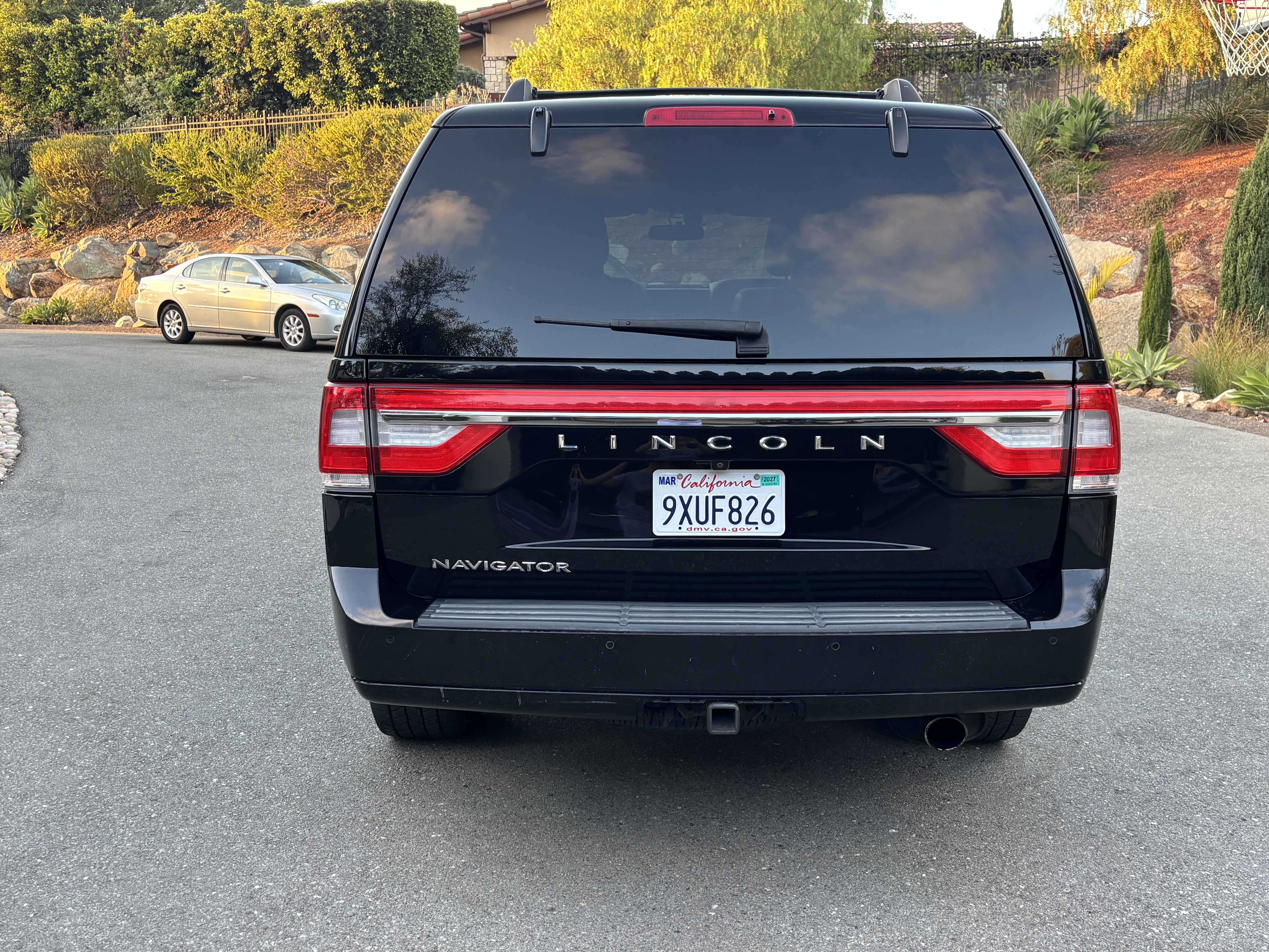 Used 2017 Lincoln Navigator Reserve AWD/4WD image 4