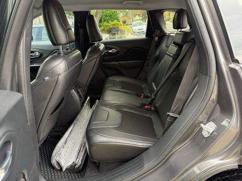 Used 2019 Jeep Cherokee Trailhawk w/ Comfort/Convenience Group image 16