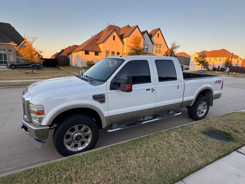 Used 2010 Ford F350 Lariat image 4