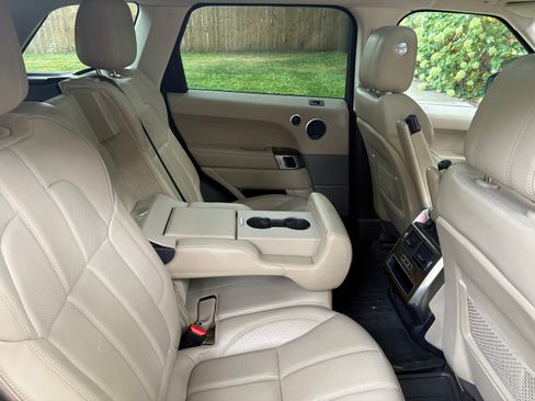 Used 2017 Land Rover Range Rover Sport HSE image 9