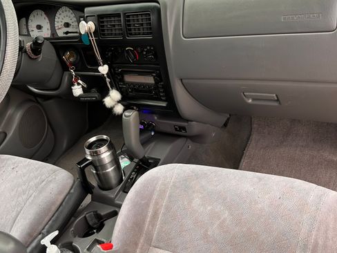 Used 2002 Toyota Tacoma PreRunner w/ SR5 Pkg w/ Chrome Pkg RWD image 4
