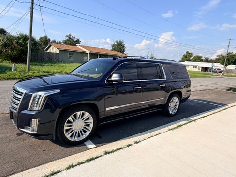 Used 2017 Cadillac Escalade ESV Platinum AWD/4WD image 1