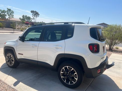 Used 2023 Jeep Renegade Trailhawk w/ Sun/Sound Group AWD/4WD image 5