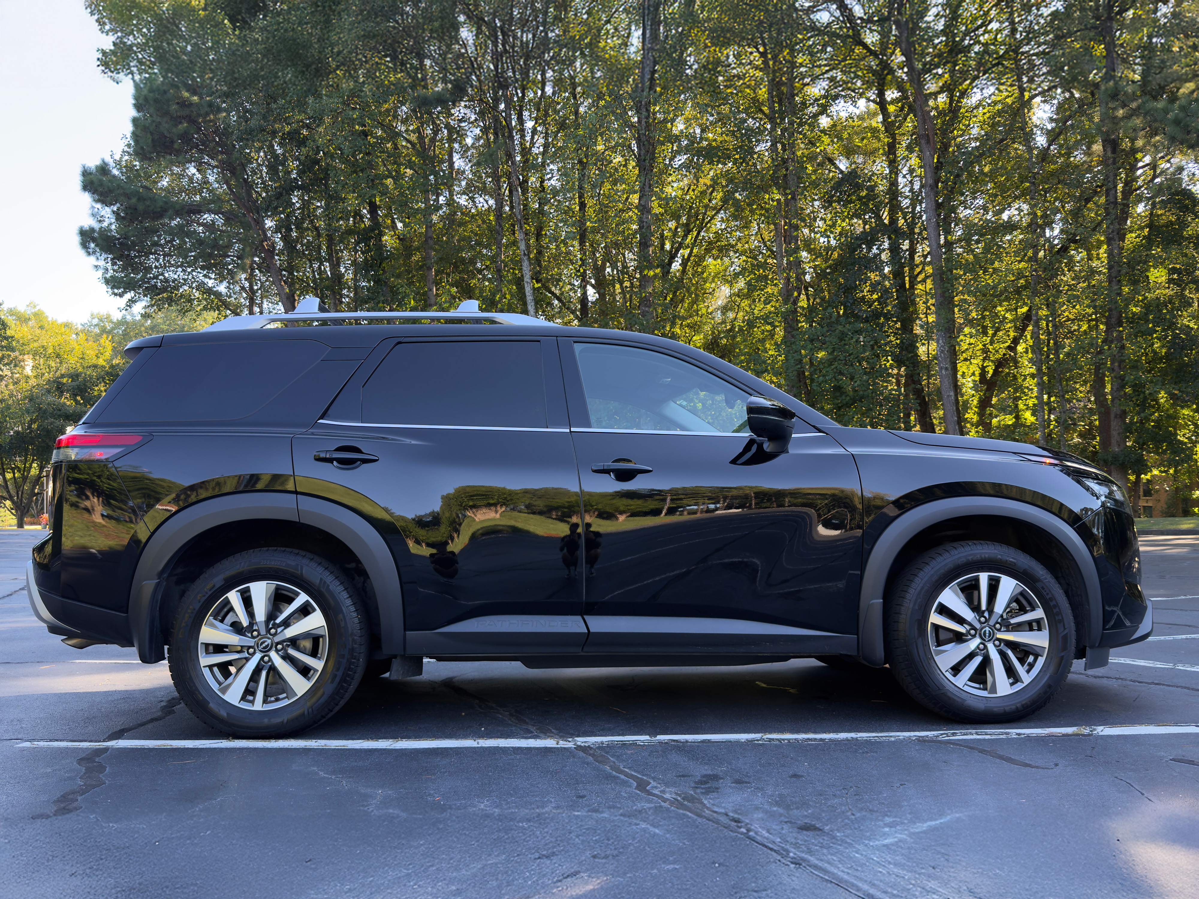Used 2023 Nissan Pathfinder SL AWD/4WD image 5
