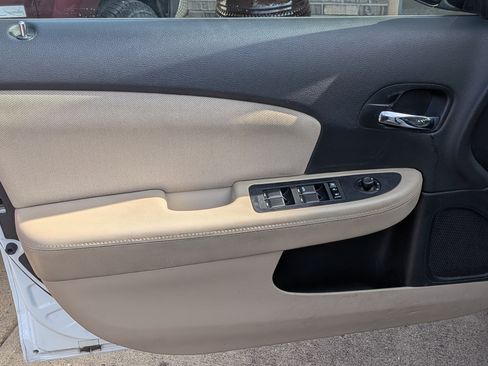 Used 2012 Dodge Avenger SXT image 9