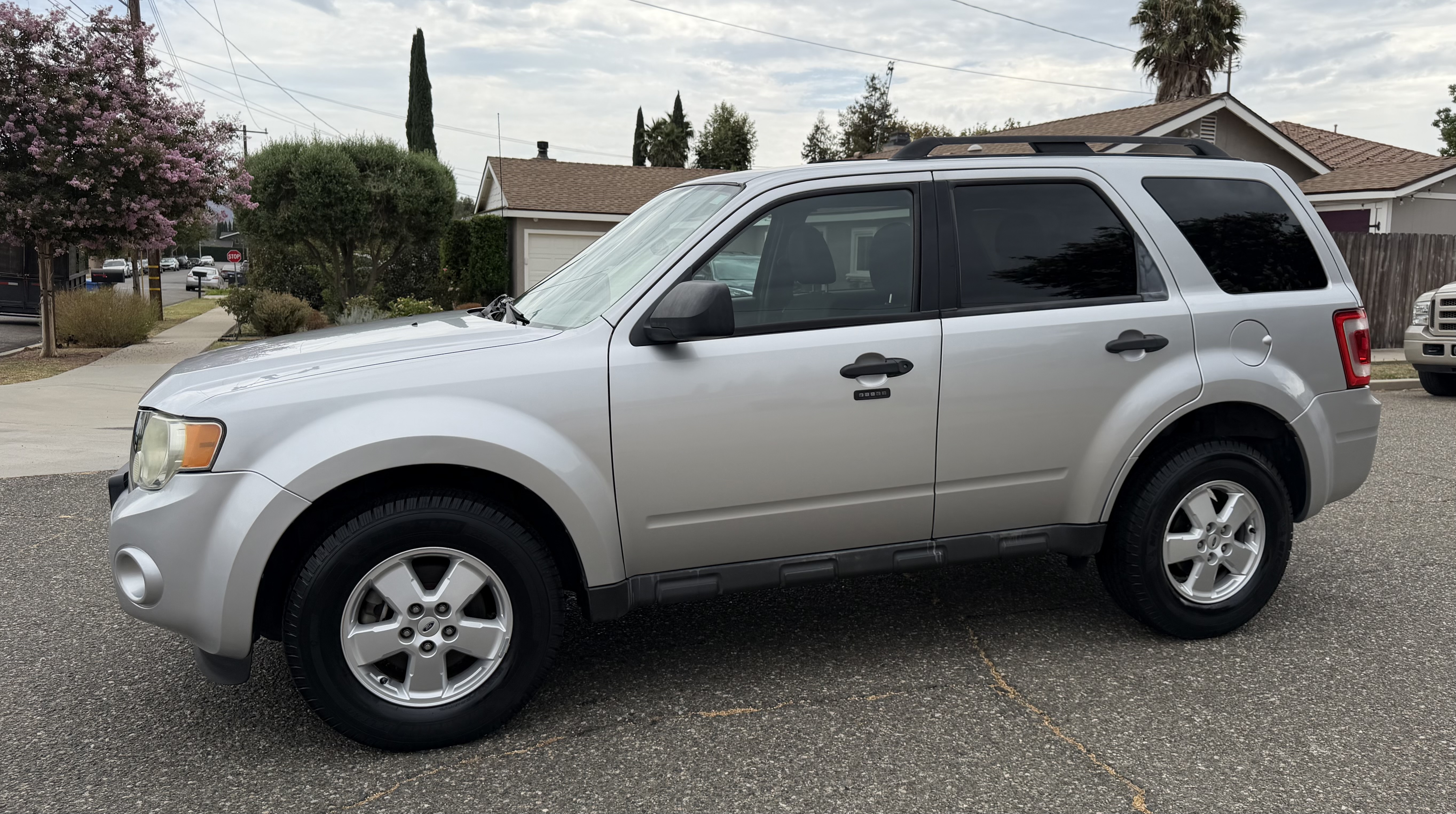 Used 2010 Ford Escape XLT FWD image 2