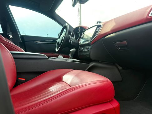 Used 2018 Maserati Ghibli image 28