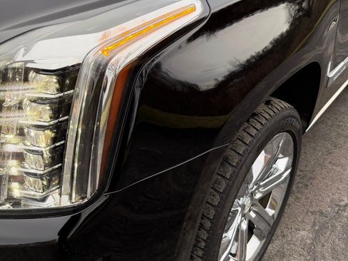 Used 2015 Cadillac Escalade Premium image 2