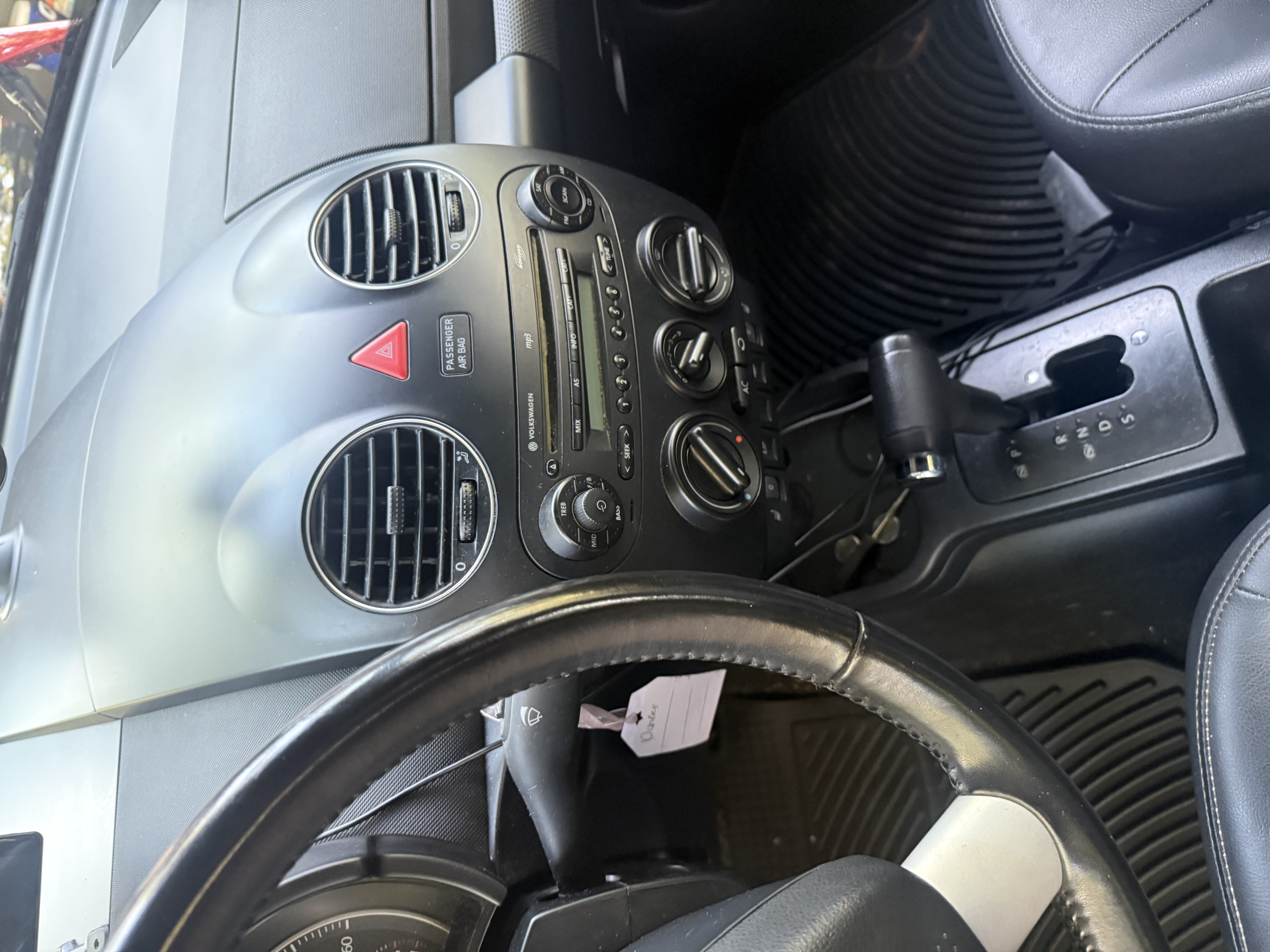 Used 2008 Volkswagen Beetle SE FWD image 2