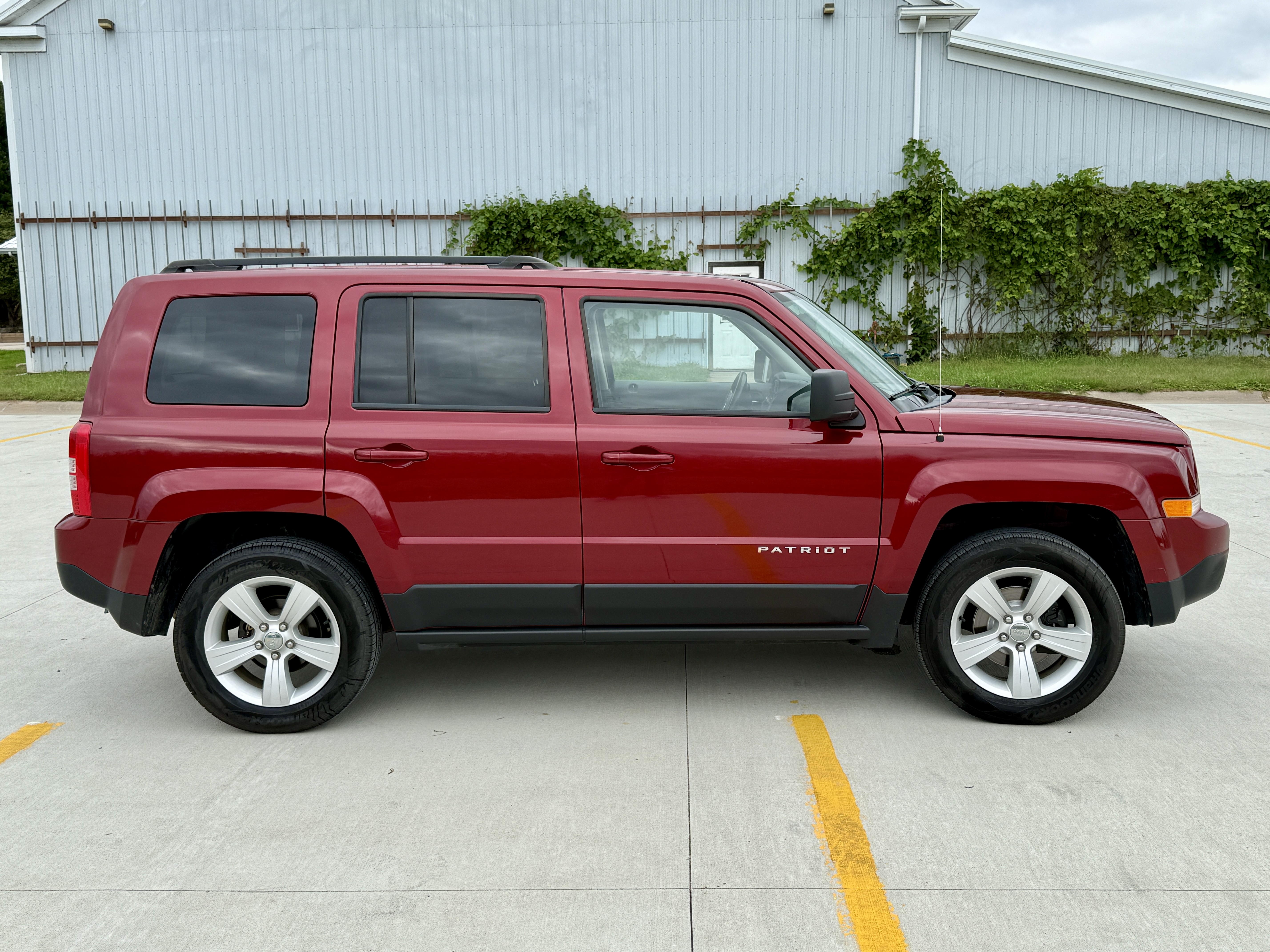 Used 2016 Jeep Patriot Latitude AWD/4WD image 4