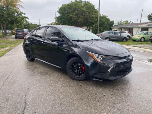 Used 2020 Toyota Corolla LE image 2