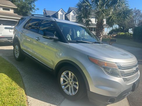 Used 2011 Ford Explorer XLT w/ 202A Rapid Spec Order Code image 12