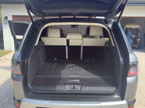 Used 2020 Land Rover Range Rover Sport HSE image 18