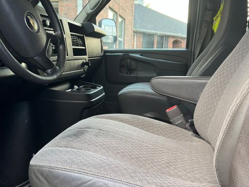 Used 2014 Chevrolet Express 3500 Extended RWD image 5