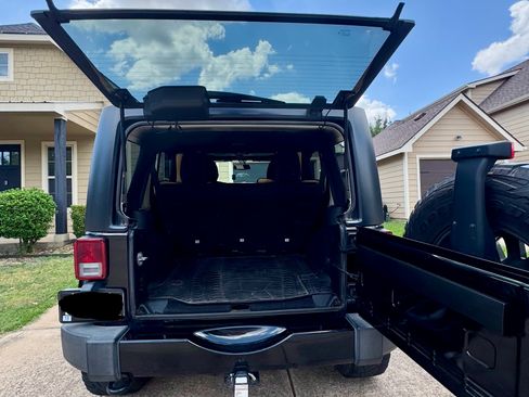 Used 2017 Jeep Wrangler Unlimited Sahara w/ Max Tow Package image 8