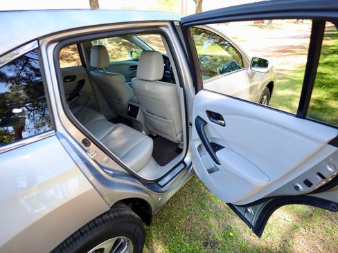 Used 2017 Acura RDX AWD w/ Advance Package image 18