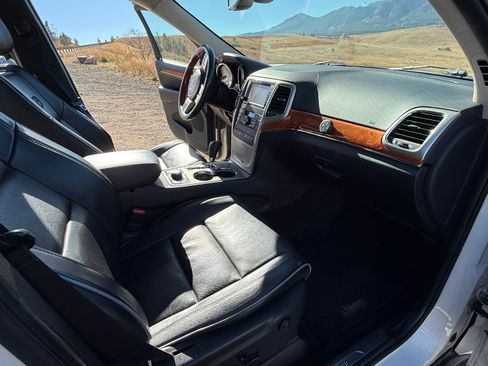 Used 2012 Jeep Grand Cherokee Overland image 15