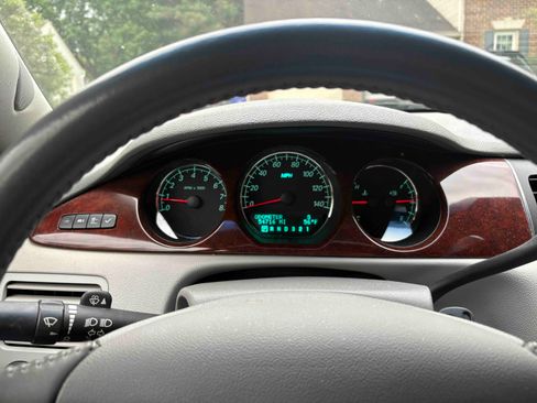 Used 2006 Buick Lucerne CXL w/ Entertainment Package FWD image 12