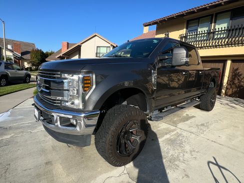 Used 2019 Ford F250 Lariat w/ Lariat Value Package AWD/4WD image 4