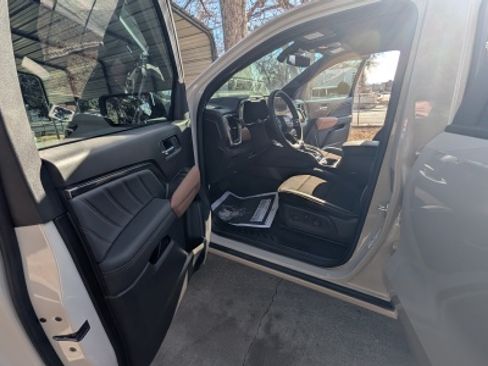 Used 2026 GMC Canyon AT4 image 5