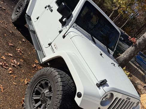 Used 2016 Jeep Wrangler Unlimited Sahara w/ Connectivity Group image 1