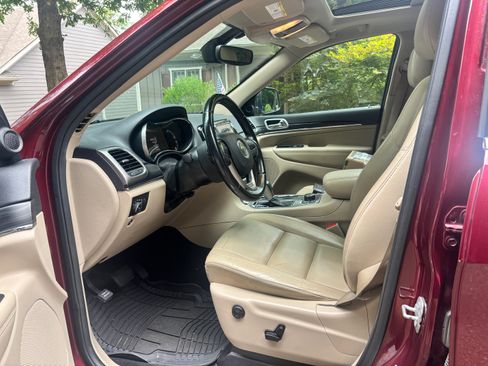 Used 2020 Jeep Grand Cherokee Limited AWD/4WD image 8