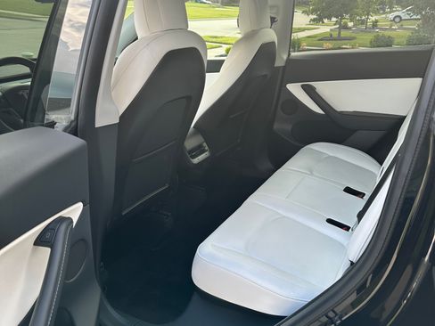 Used 2021 Tesla Model Y Long Range image 6