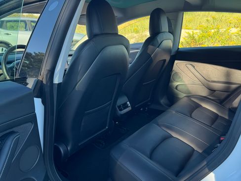 Used 2023 Tesla Model 3 Standard Range image 10