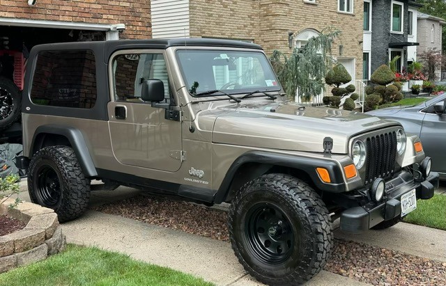 Used 2004 Jeep Wrangler 4WD image 1