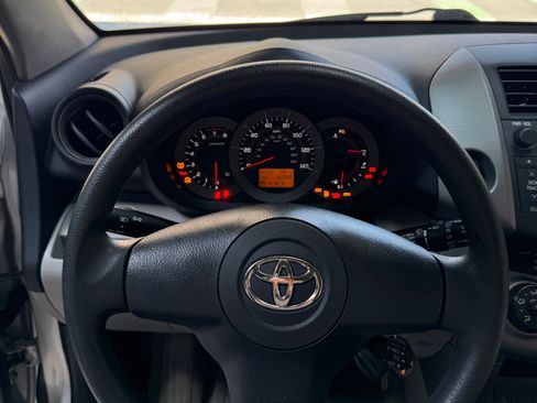 Used 2006 Toyota RAV4 4WD image 10